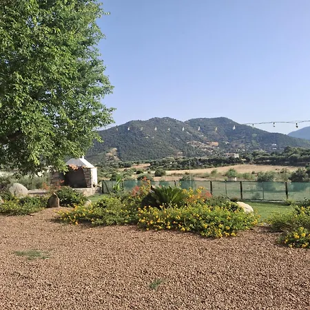 בית נופש Casa Dell'olmo קרדדו
